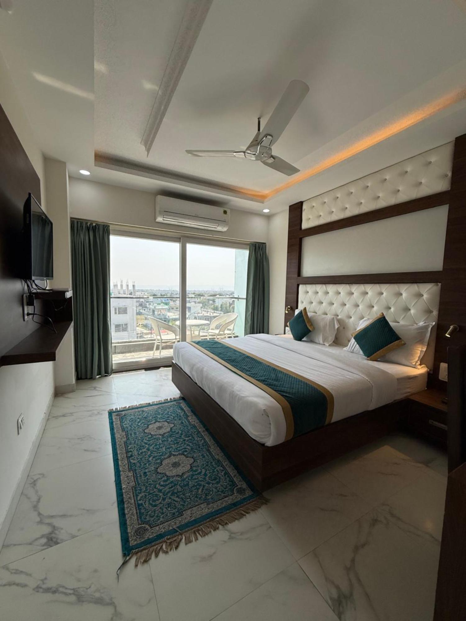 Hotel 7 Heaven Dehradun Exterior photo